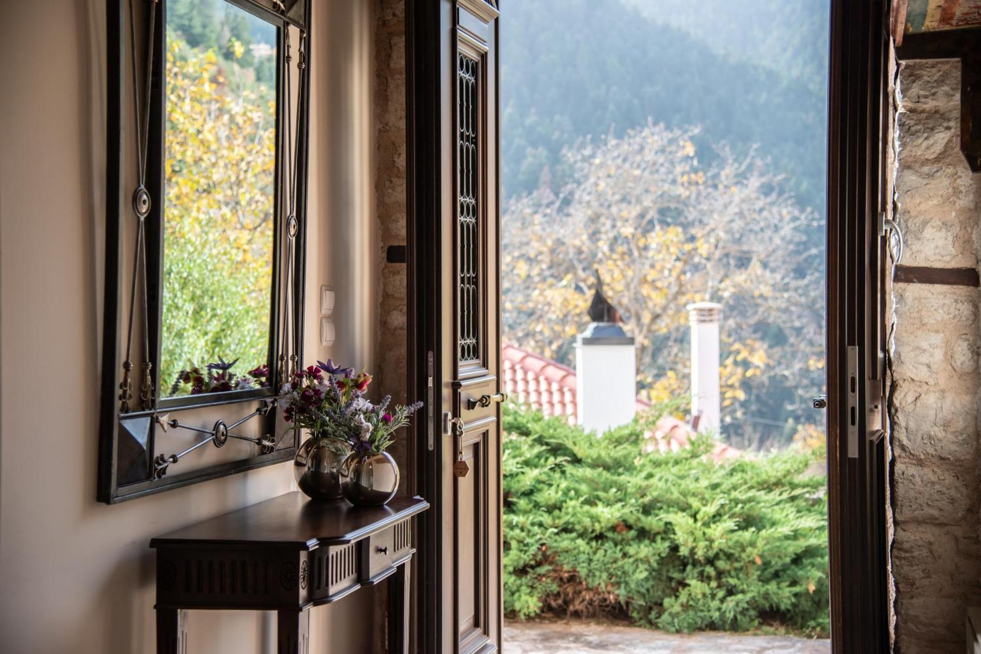 Epoches Hotel Karpenisi Bagian luar foto