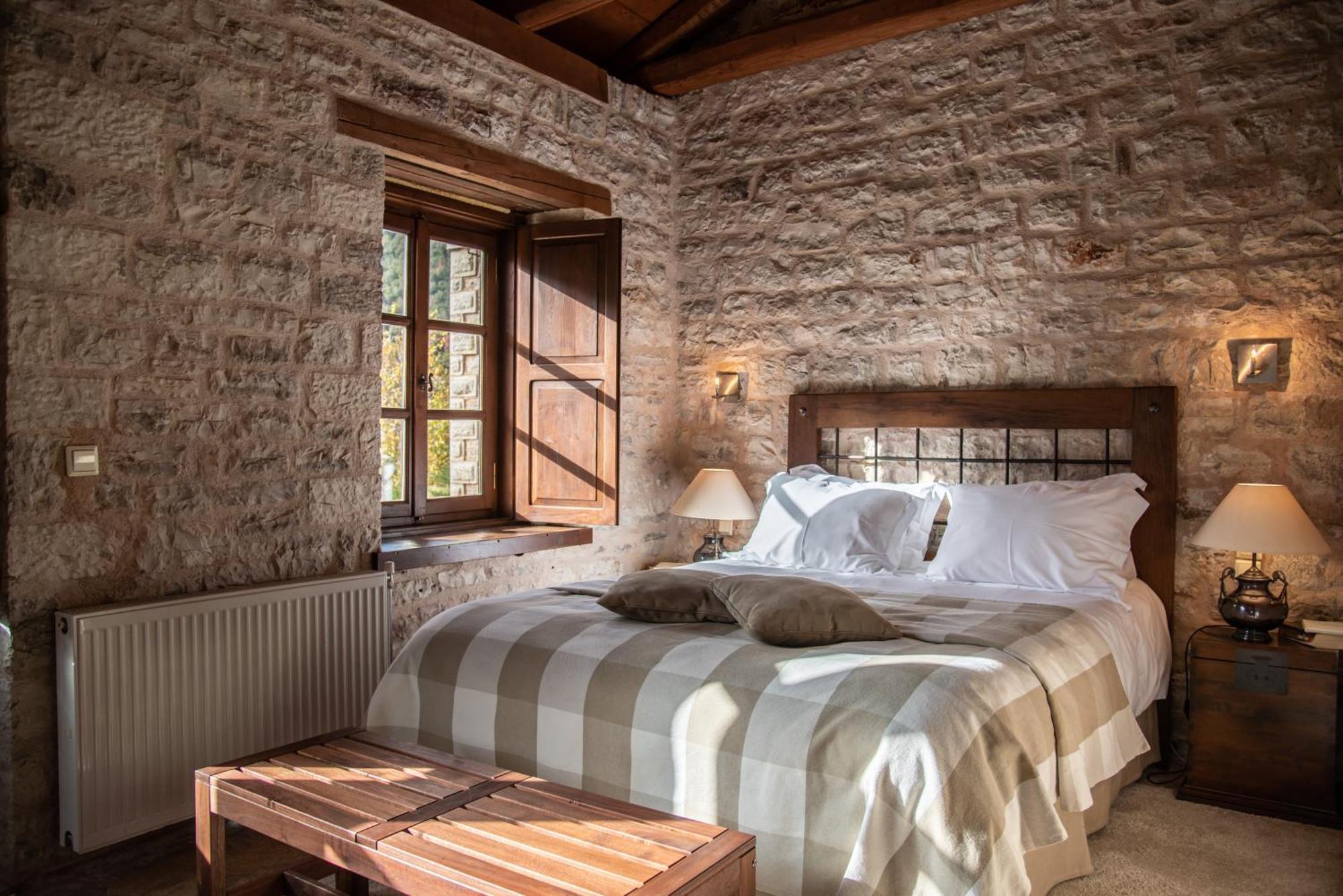 Epoches Hotel Karpenisi Bagian luar foto