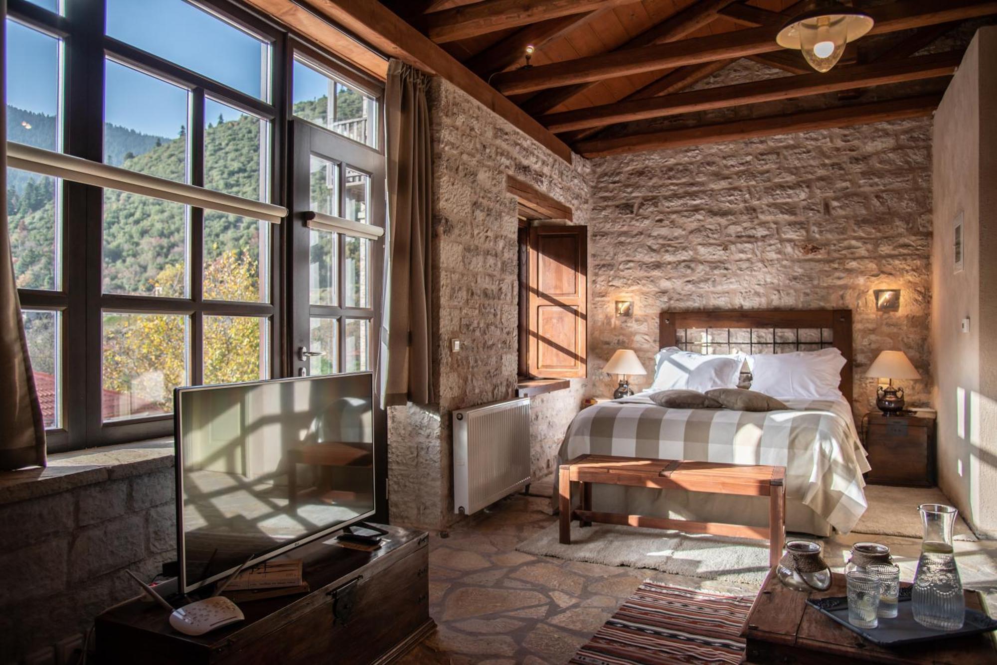 Epoches Hotel Karpenisi Bagian luar foto