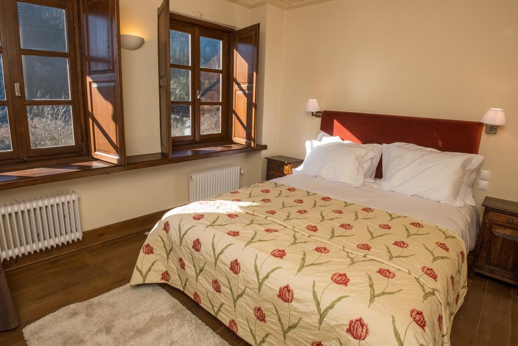 Epoches Hotel Karpenisi Bagian luar foto