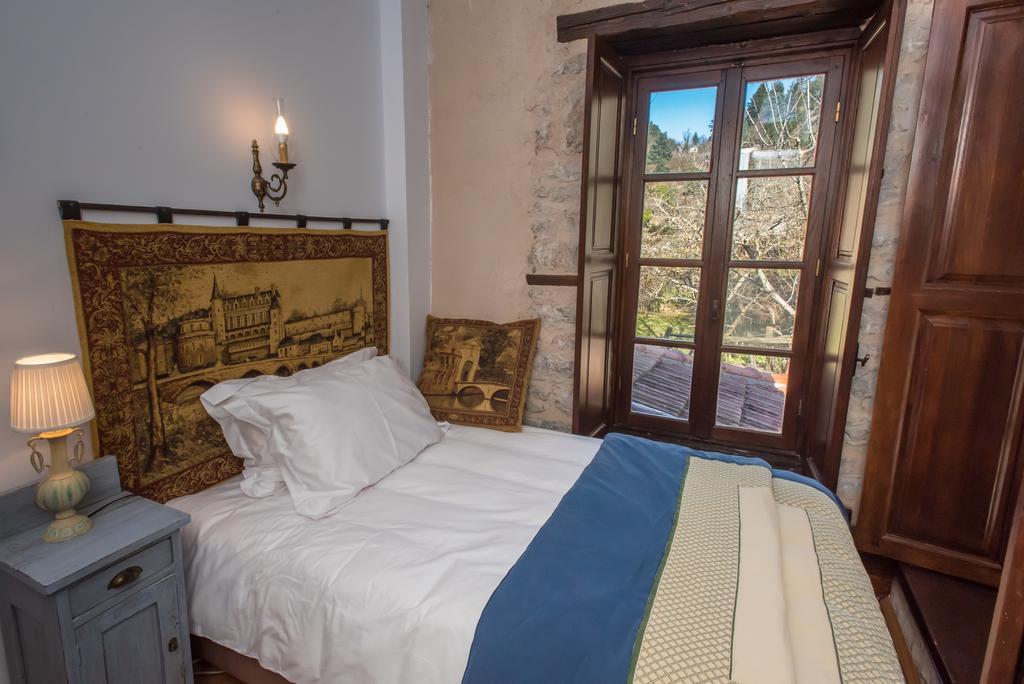 Epoches Hotel Karpenisi Bagian luar foto