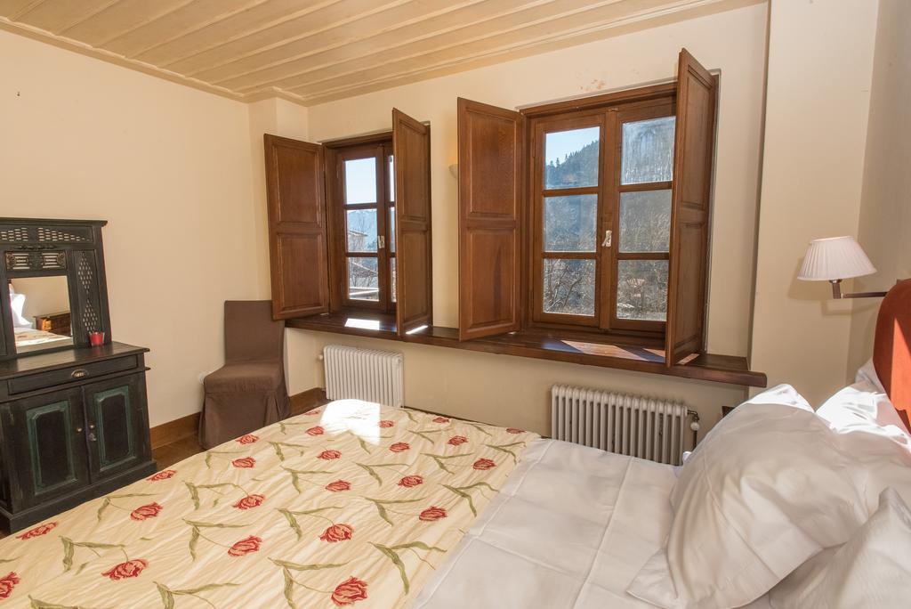 Epoches Hotel Karpenisi Bagian luar foto