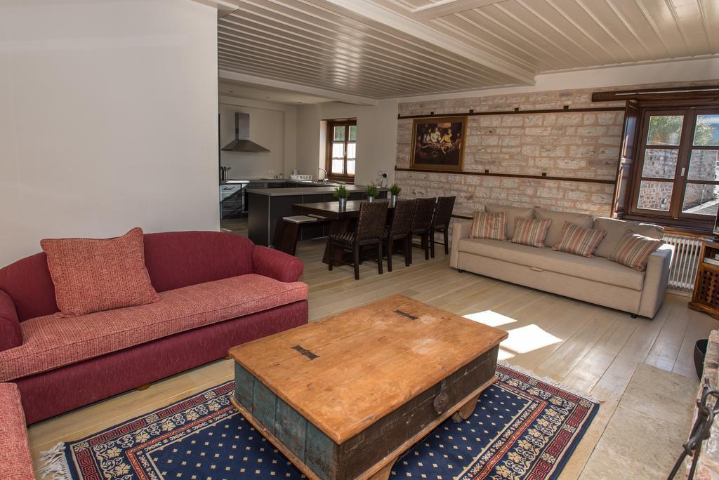 Epoches Hotel Karpenisi Bagian luar foto