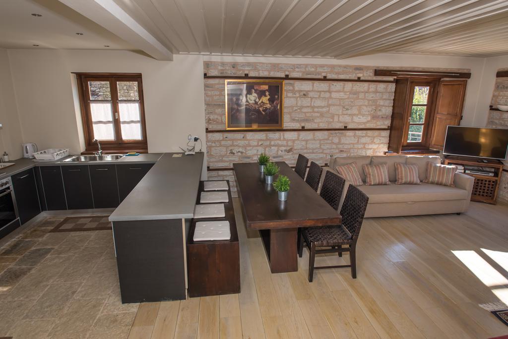 Epoches Hotel Karpenisi Bagian luar foto