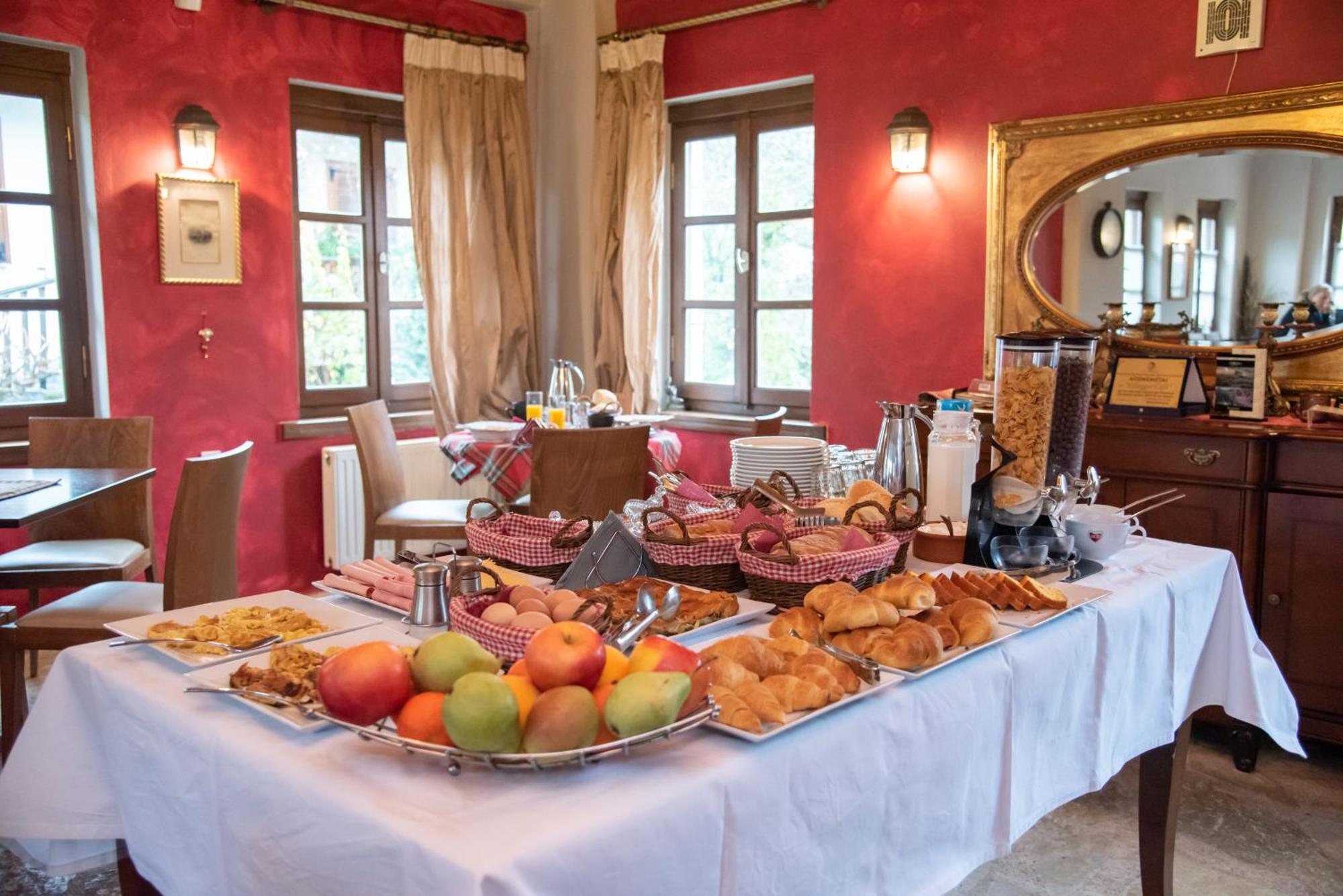 Epoches Hotel Karpenisi Bagian luar foto